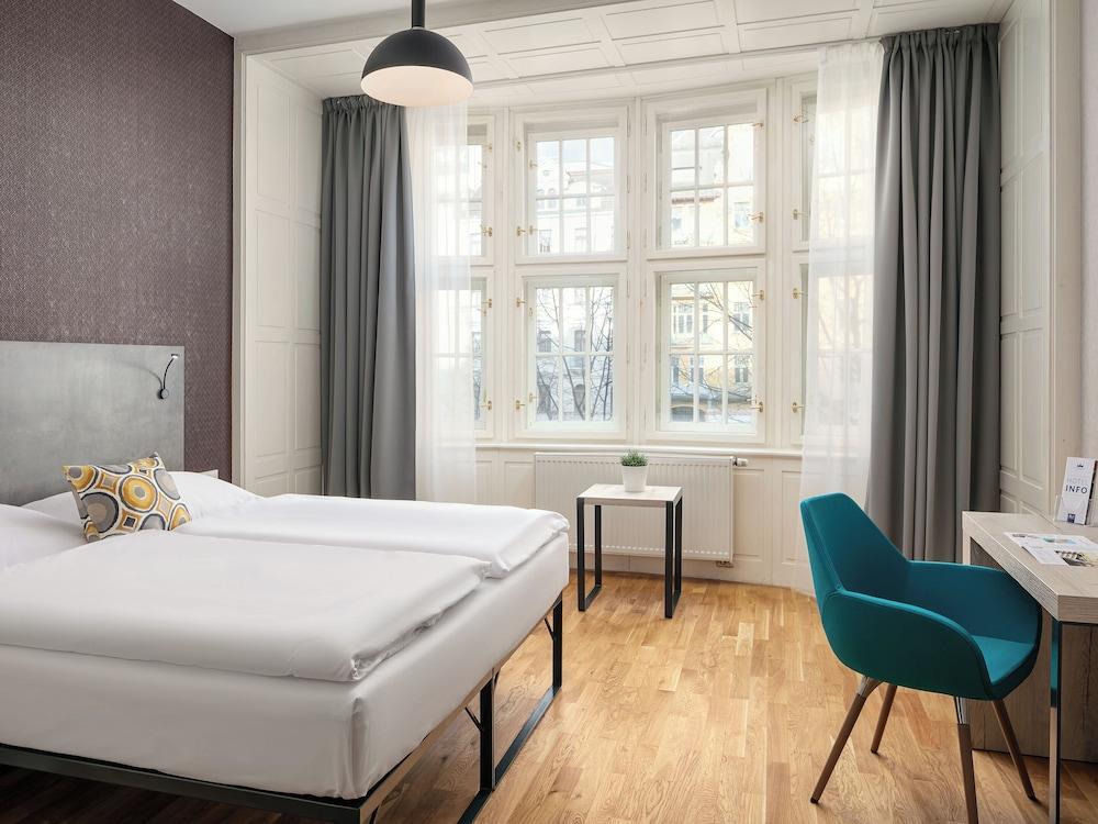EA ApartHotel Melantrich - Tap to explore photos