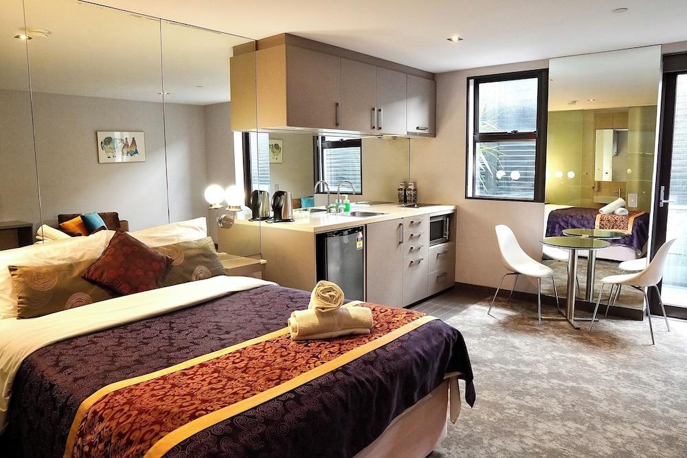 Melbourne ViVo Room Type - Deluxe Studio, 1 Queen Bed, Non Smoking, Kitchen Melbourne ViVo Room Type - Deluxe Studio, 1 Queen Bed, Non Smoking, Kitchen