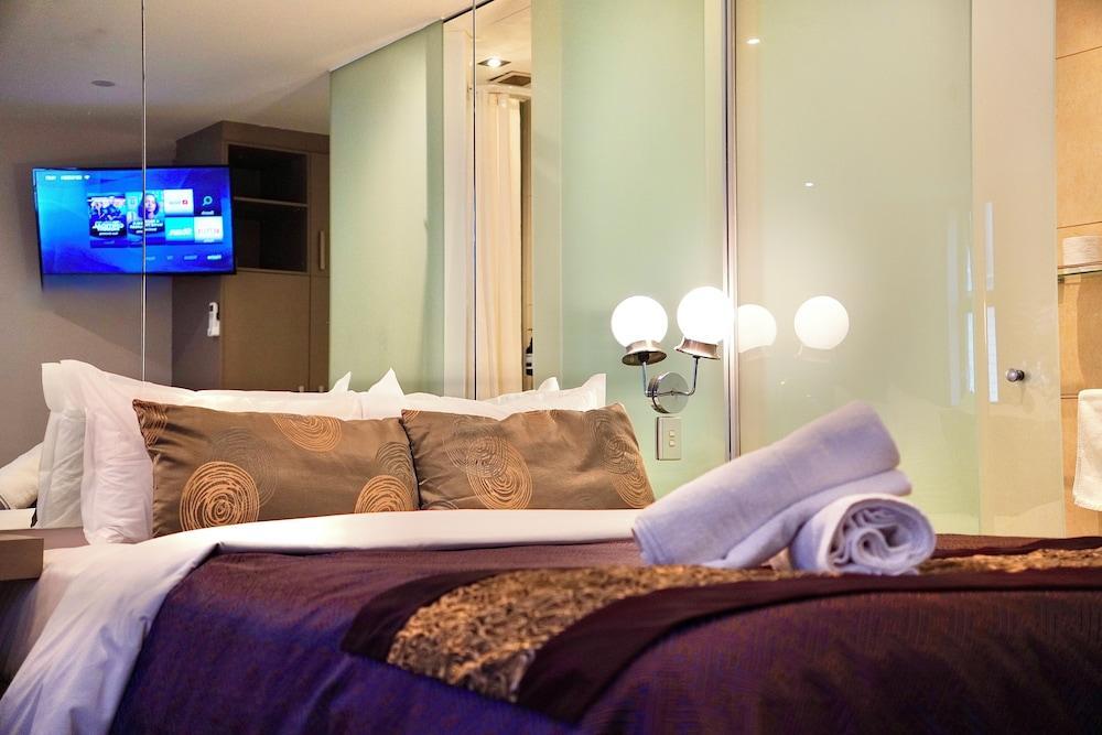 Melbourne ViVo Room Type - Family Suite with Ground Floor Balcony