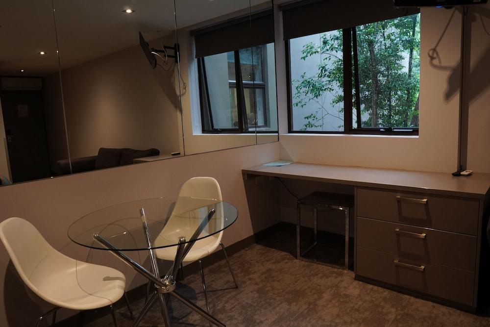 Melbourne ViVo Room Type - Queen Studio - Disability Access