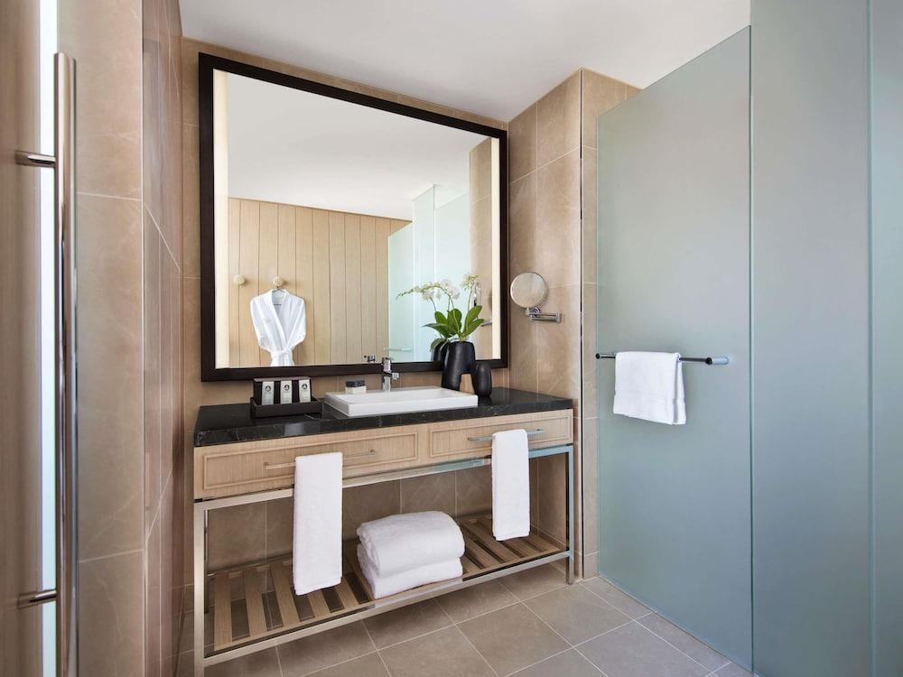 Sofitel Sydney Darling Harbour Room Type - Superior Double Room, 2 Double Beds