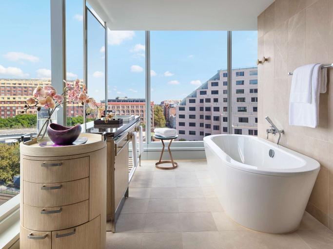 Sofitel Sydney Darling Harbour Room Type - LUXURY ROOM, 1 King Size Bed, Corner Room