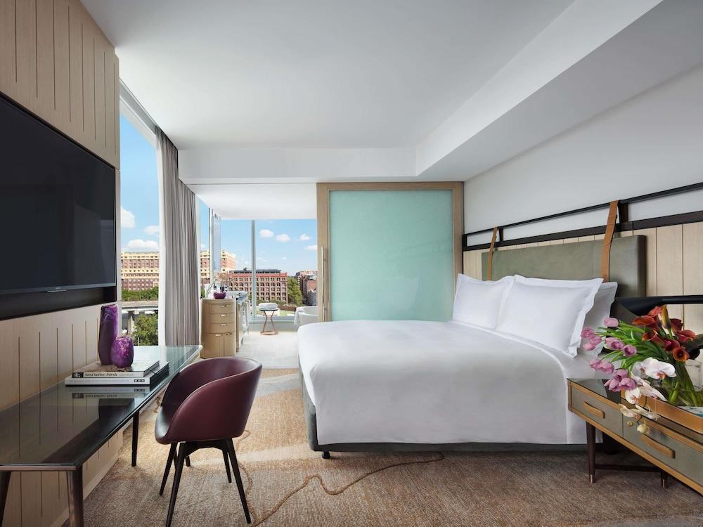 Sofitel Sydney Darling Harbour Room Type - Luxury Room, 1 King Bed, Corner