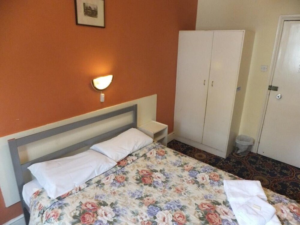 Gresham Hotel Bloomsbury Room Type - Basic Double Room, Shared Bathroom