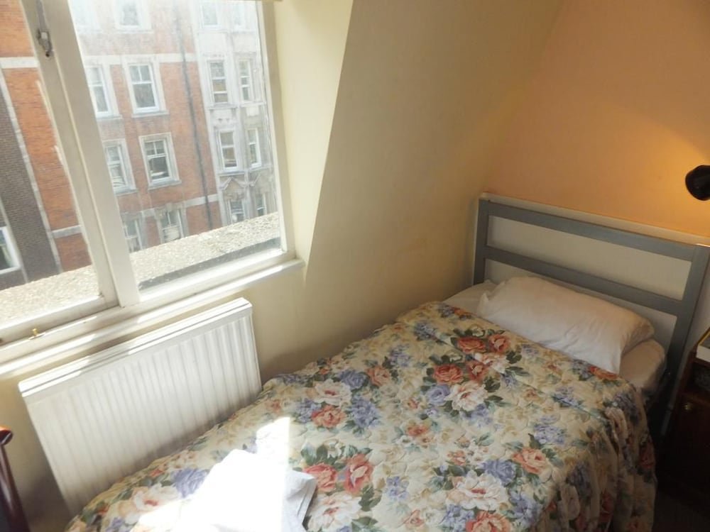 Gresham Hotel Bloomsbury - Tap to explore photos