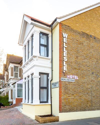 Wellesley Hotel - Tap to explore photos