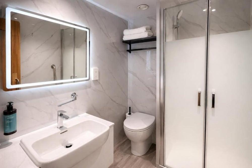 Eurotraveller Hotel Premier Tower Bridge - Tap to explore photos