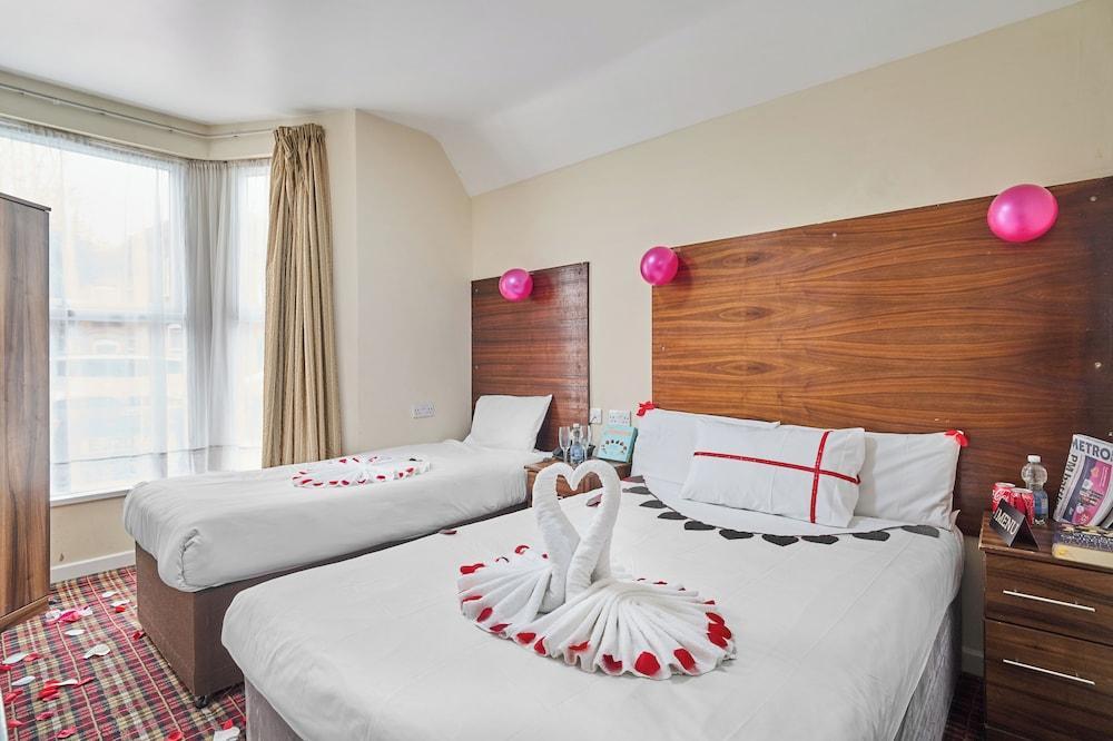 Lucky 8 Hotel London Ilford - Tap to explore photos