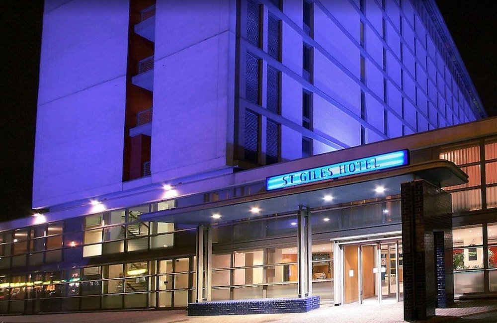 St Giles Heathrow Hotel - Tap to explore photos