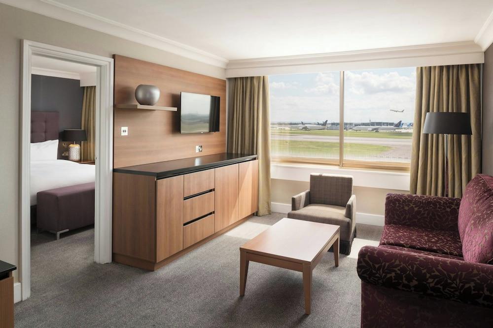 Renaissance London Heathrow Hotel Room Type - Executive Suite, 1 Queen Bed