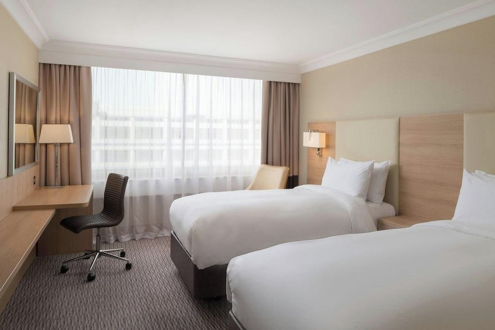 Renaissance London Heathrow Hotel Room Type - Standard Room, 2 Twin Beds