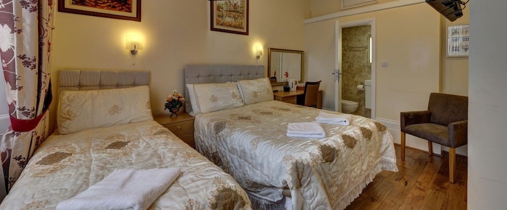 Barry House Room Type - Standard Triple Room
