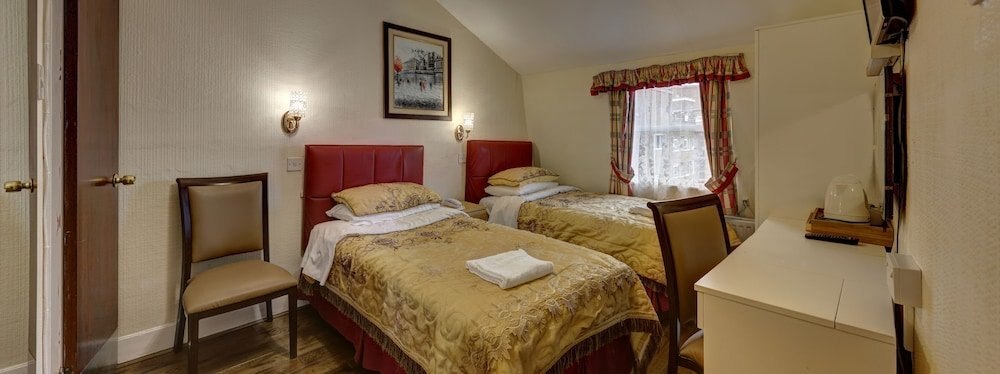 Barry House Room Type - Twin Room