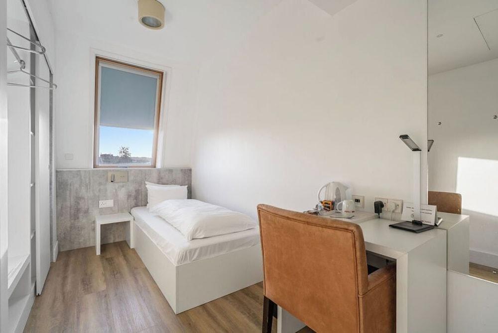 mk | bed & breakfast london - Tap to explore photos