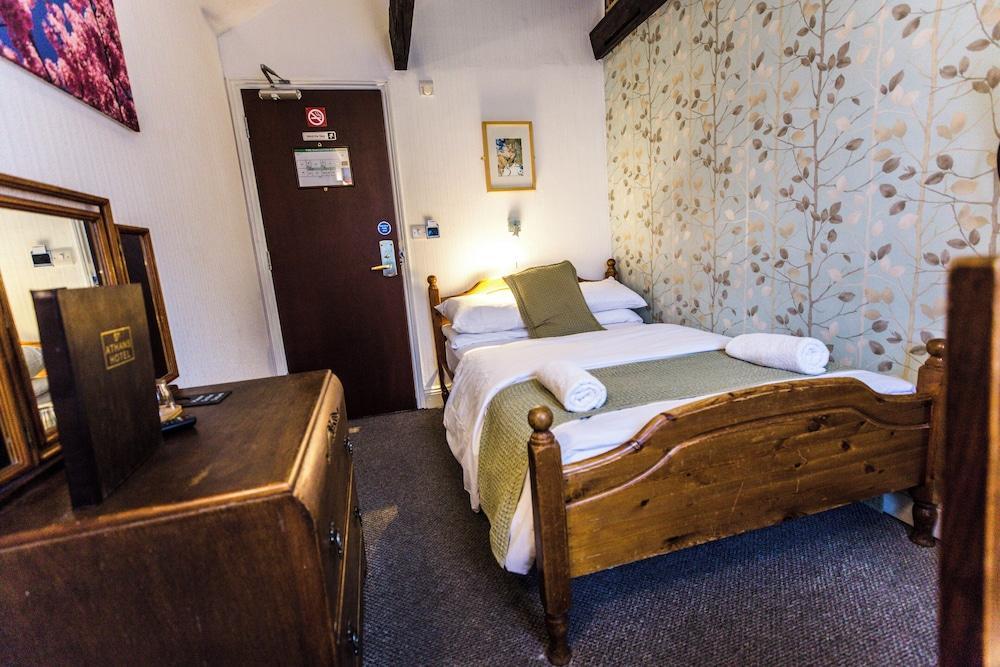 St Athans Hotel Room Type - Top floor double room with shared bathroom