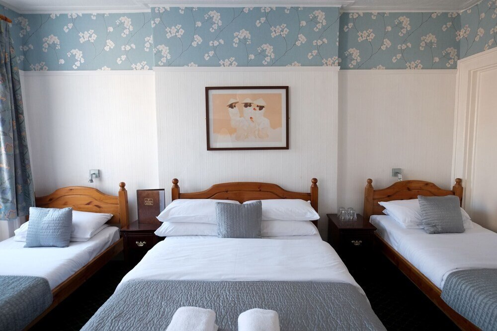 St Athans Hotel Room Type - Top floor quad room with shared bathroom St Athans Hotel Room Type - Top floor quad room with shared bathroom