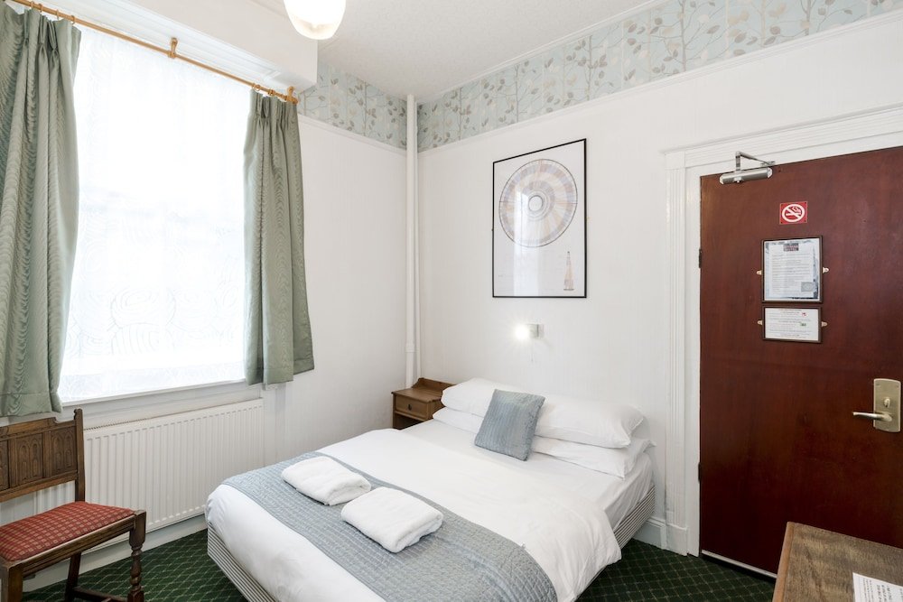 St Athans Hotel Room Type - Double room with private bathroom
