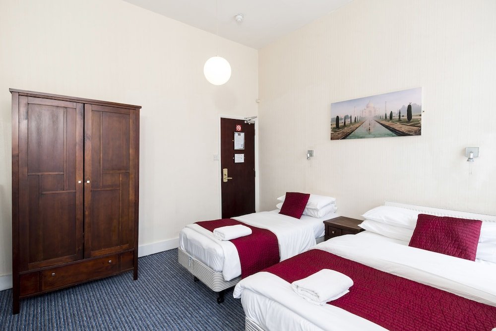 St Athans Hotel Room Type - Double and single room with shared bathroom St Athans Hotel Room Type - Double and single room with shared bathroom