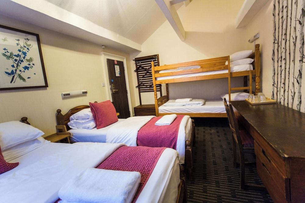 St Athans Hotel Room Type - Top floor room for 5 people with shared bathroom St Athans Hotel Room Type - Top floor room for 5 people with shared bathroom