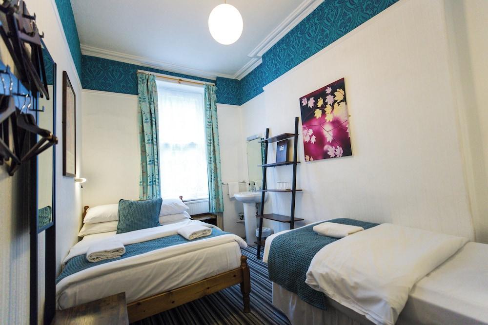 St Athans Hotel Room Type - Top floor double and single room with shared bathroom St Athans Hotel Room Type - Top floor double and single room with shared bathroom