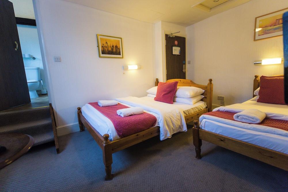 St Athans Hotel Room Type - Top floor double and single room with private bathroom