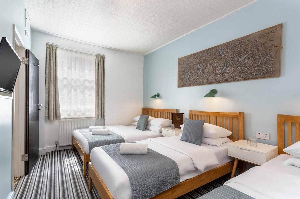 St Athans Hotel Room Type - Quad room with private bathroom