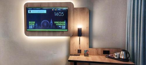 B&B HOTEL London Heathrow - Tap to explore photos