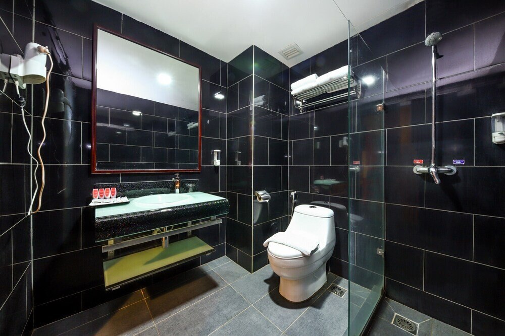 OYO Capital O 89357 Unicorn Hotel - Tap to explore photos
