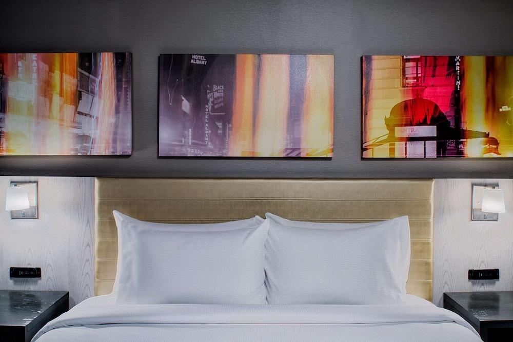 DoubleTree by Hilton Hotel New York Times Square West Room Type - Room, 1 King Bed, Accessible, Non Smoking (Hearing Access)
