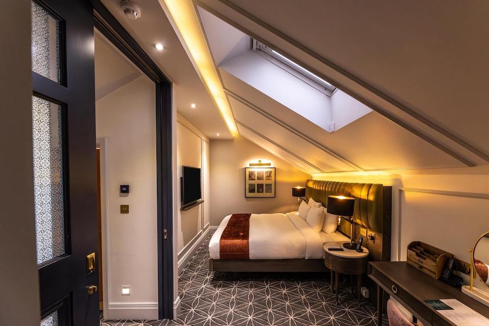 100 Queens Gate Hotel London, Curio Collection by Hilton Room Type - Duplex Suite