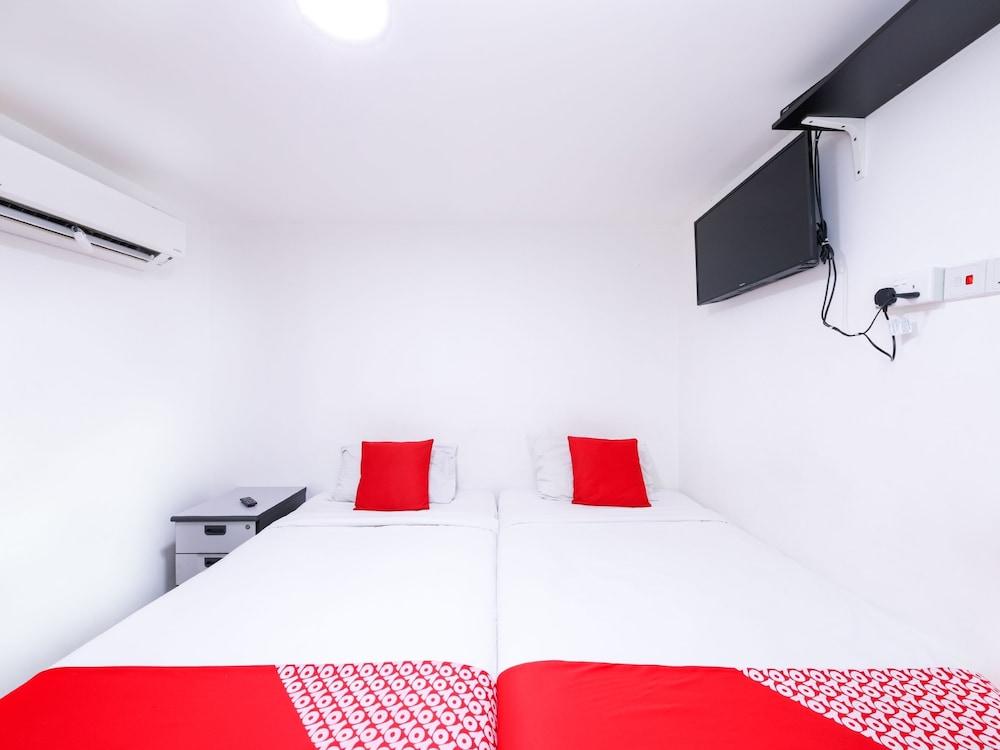 OYO 334 Everest Hotel