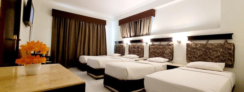 Signature Inn Diera Room Type - Quadruple Room, Pool Access