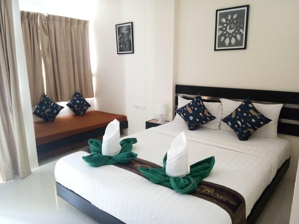Island Patong Beachfront Hotel Room Type - Family Double Room