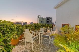 Samann Host - Tap to explore photos