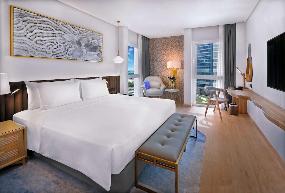 Radisson Blu Hotel & Resort, Abu Dhabi Corniche Room Type - Premium Room - City View
