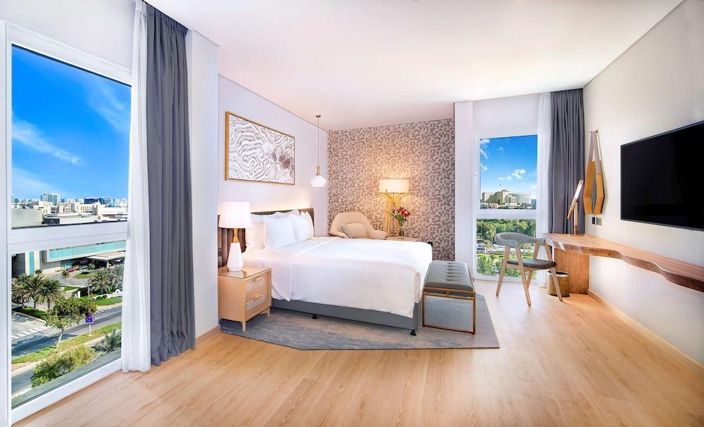 Radisson Blu Hotel & Resort, Abu Dhabi Corniche Room Type - Suite - Lounge Access