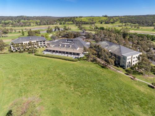 Yarra Valley Lodge - Tap to explore photos