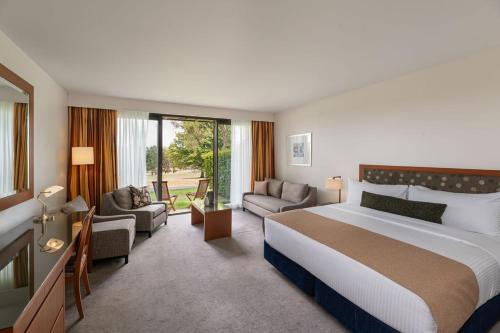 Yarra Valley Lodge - Tap to explore photos