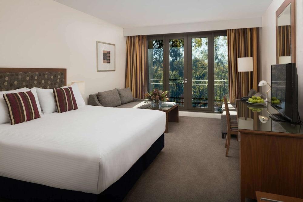 Yarra Valley Lodge - Tap to explore photos