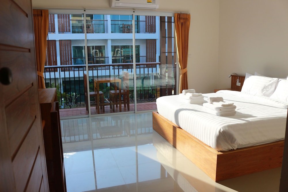 Crystal Lamai Hotel Room Type - Double Room with Balcony