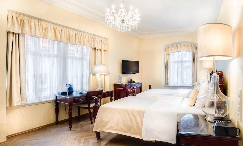 The Dominican Room Type - Deluxe Double or Twin Room