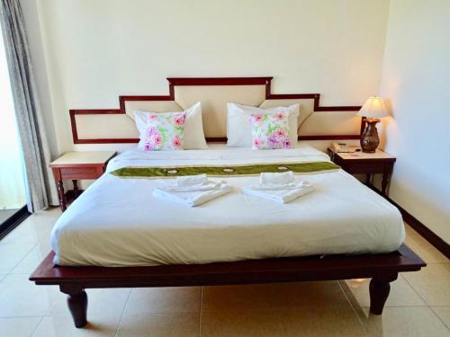 Mei Zhou Phuket Hotel - Tap to explore photos