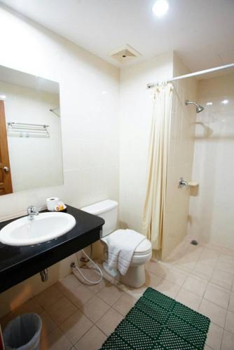 Mei Zhou Phuket Hotel - Tap to explore photos