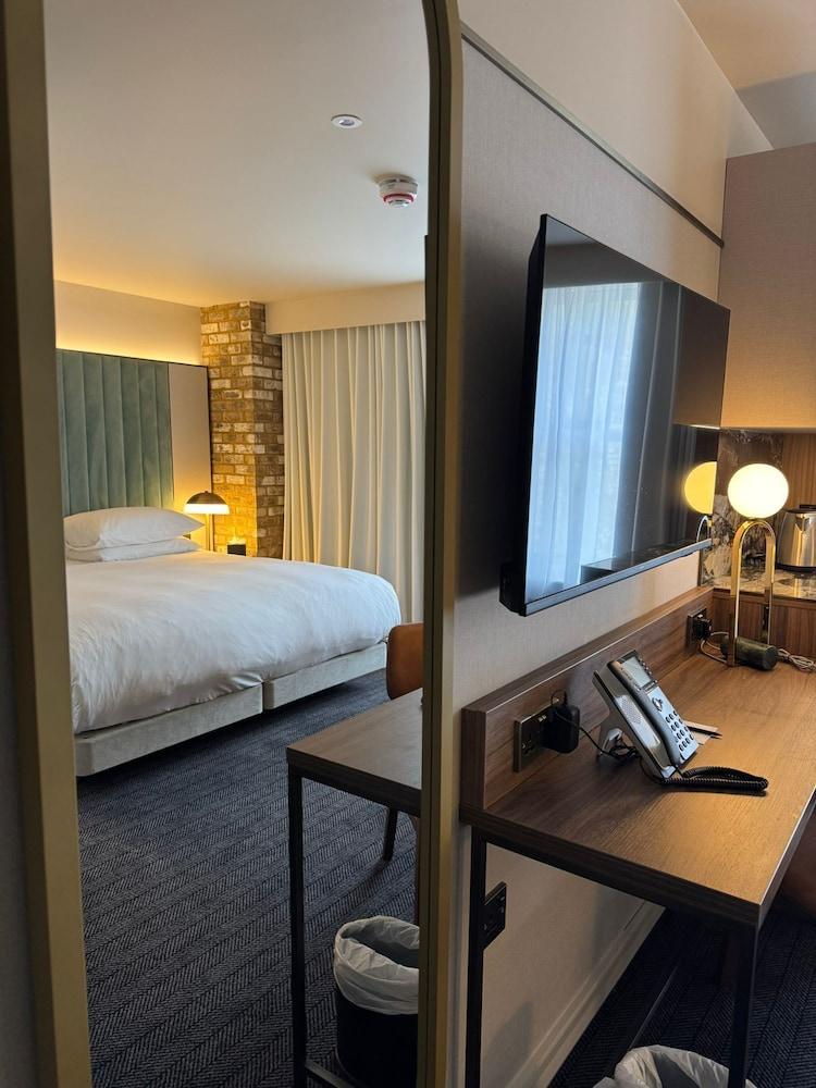 The Lodge Hotel - Putney Room Type - Signature Room