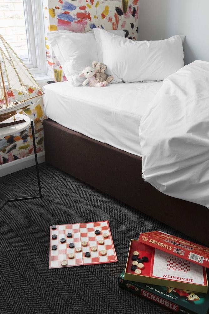 The Lodge Hotel - Putney Room Type - Family Room The Lodge Hotel - Putney Room Type - Family Room