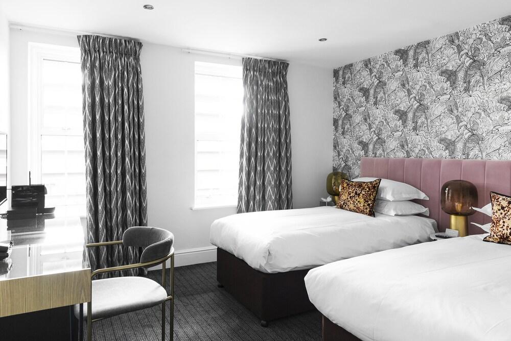 The Lodge Hotel - Putney Room Type - Superior Twin Room, 2 Double Beds