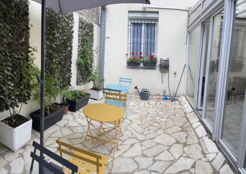 Hotel Lilas Gambetta - Tap to explore photos