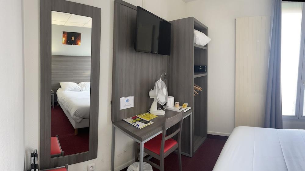 Hotel Lilas Gambetta - Tap to explore photos