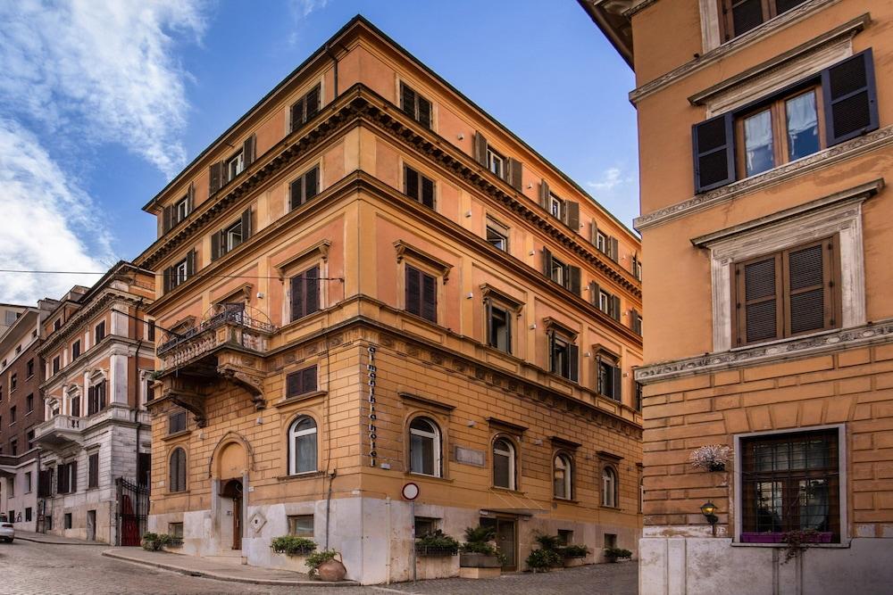 Al Manthia Hotel - Tap to explore photos