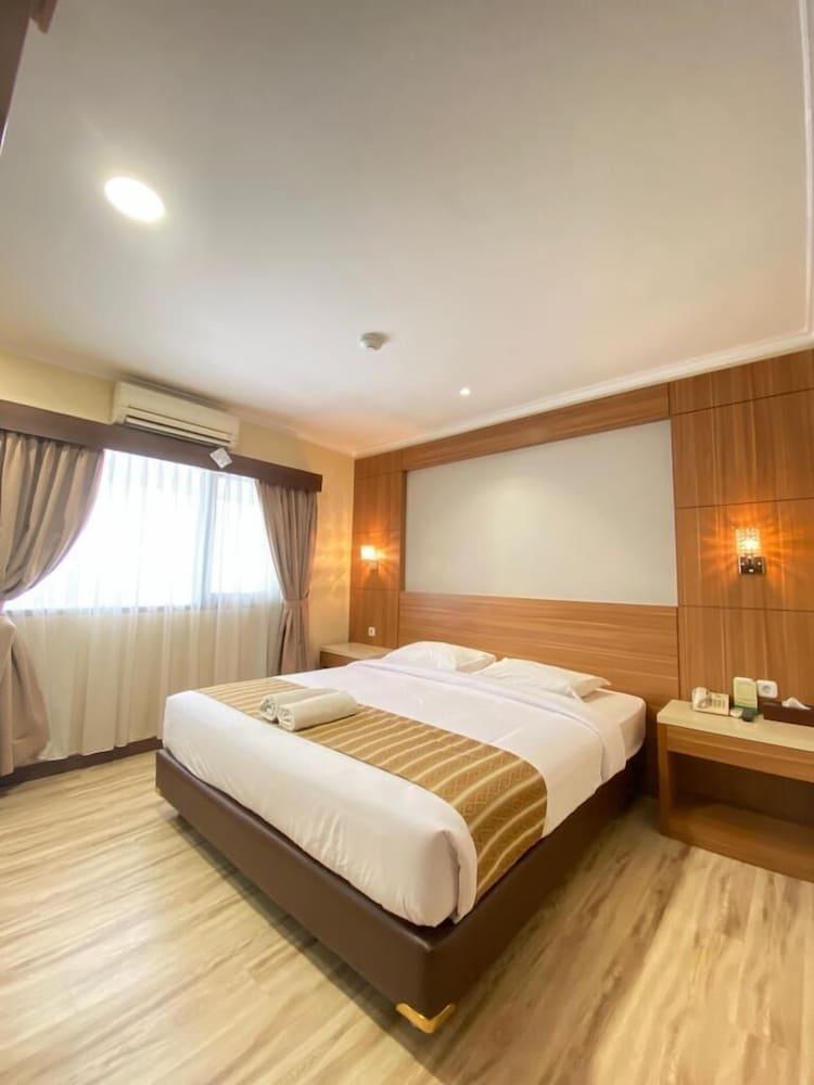 Cipta Hotel Wahid Hasyim Room Type - Deluxe Double Modern